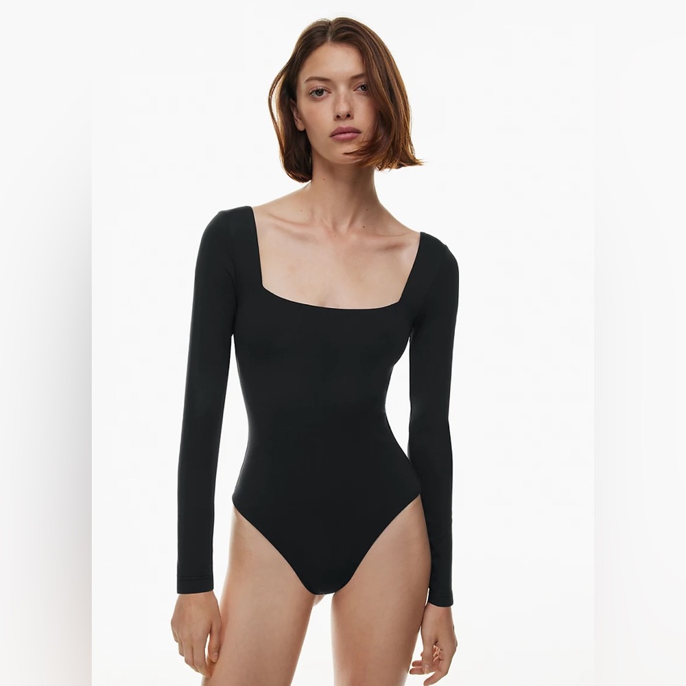 Artiztia Black Contour Square-neck Long-sleeve Bodysuit